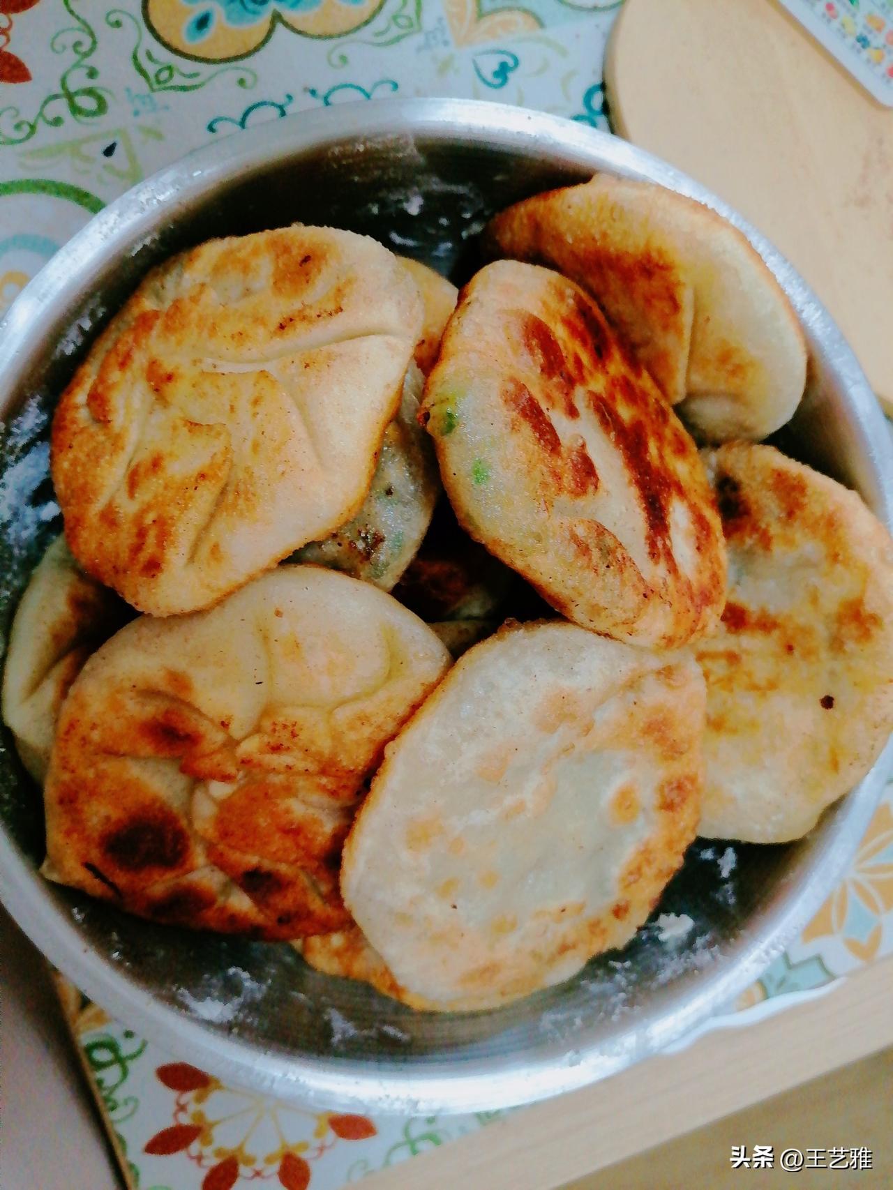 我折腾了两个多小时才吃上这顿早餐。

起因是我在手机上刷到做馅饼的视频，我还从来