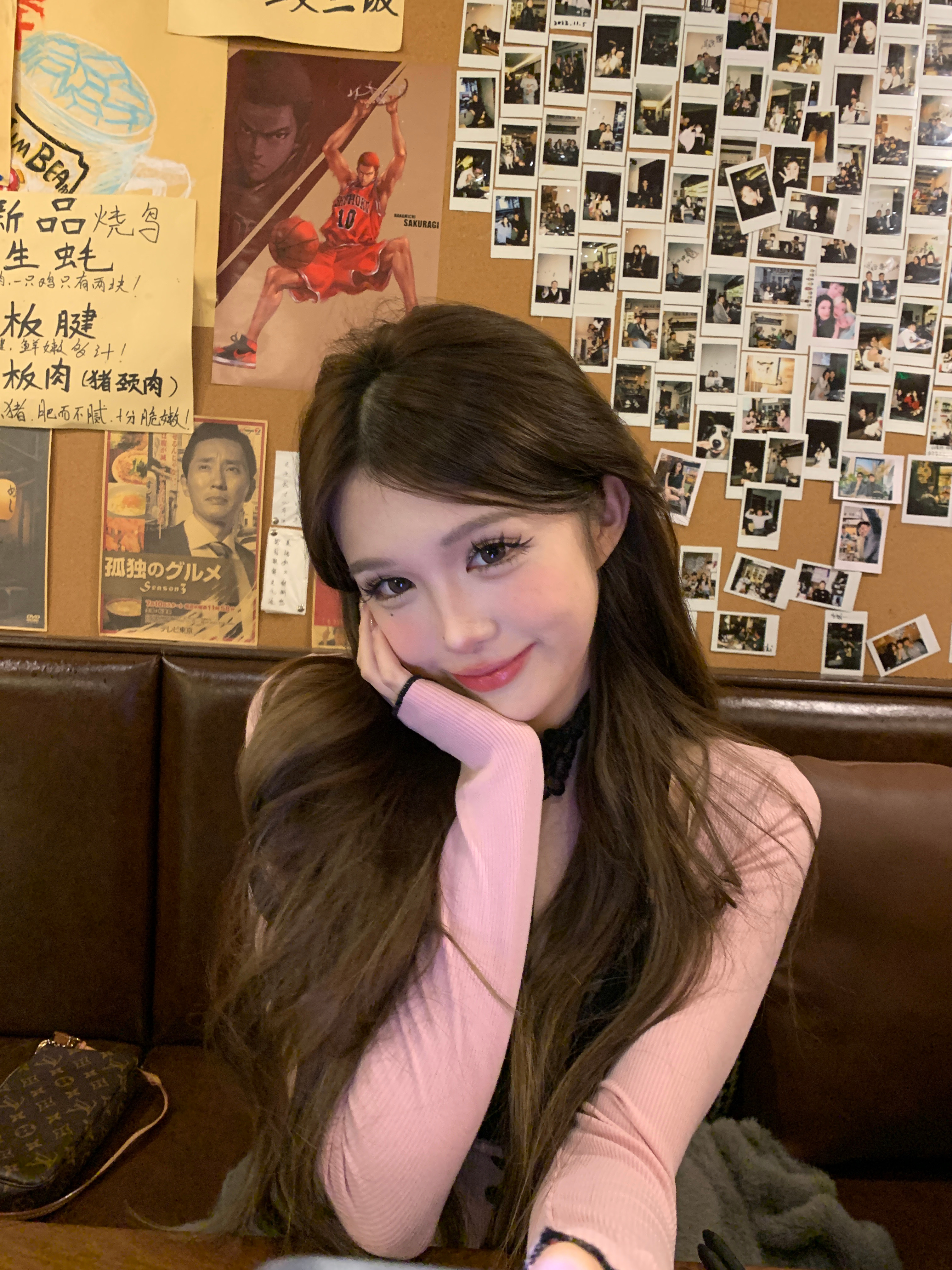 美美拍完回来一看怎么拍照的时候手长在脸上 ​​​