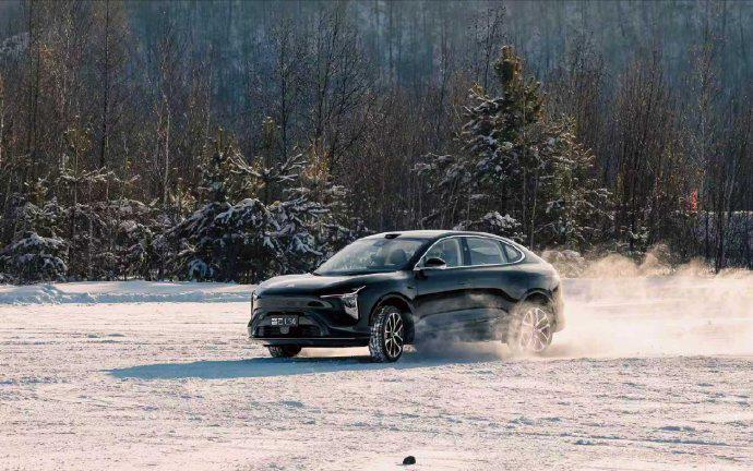 中国新能源市场上，评价一个汽车品牌有没有站稳，有两个关键指标。
第一，月销过万；