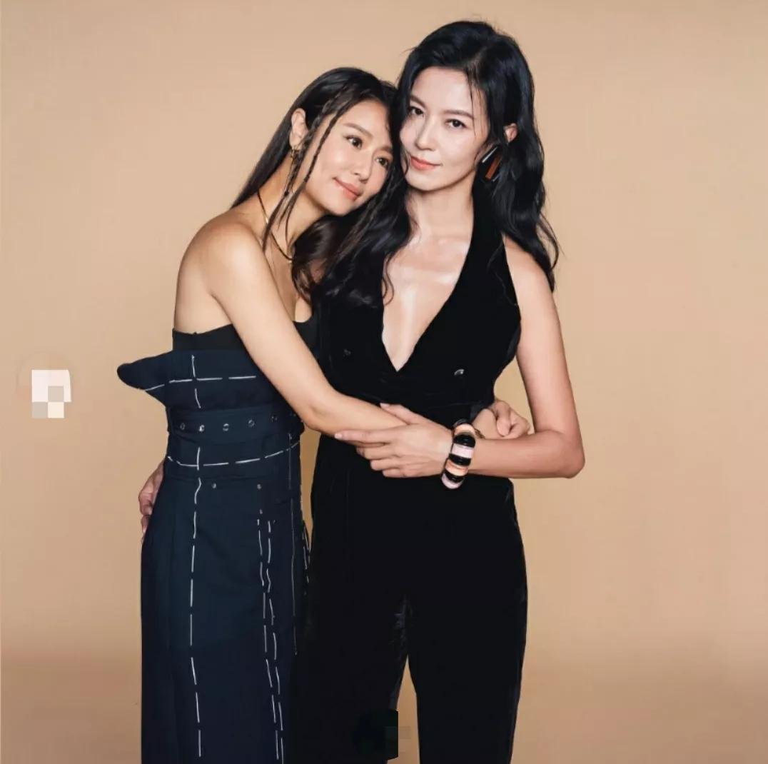 两个林妹妹，你爱哪个？

林心如和林熙蕾紧紧的合体，不忍分开，惺惺相惜的好姐妹。