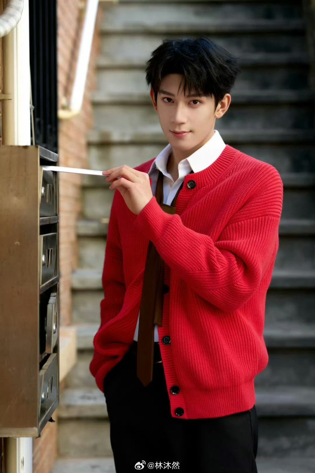 林沐然被粉丝叫爸爸的反应 表面淡定说听到了，内心偷偷狂喜，林沐然这小心思藏不住啦