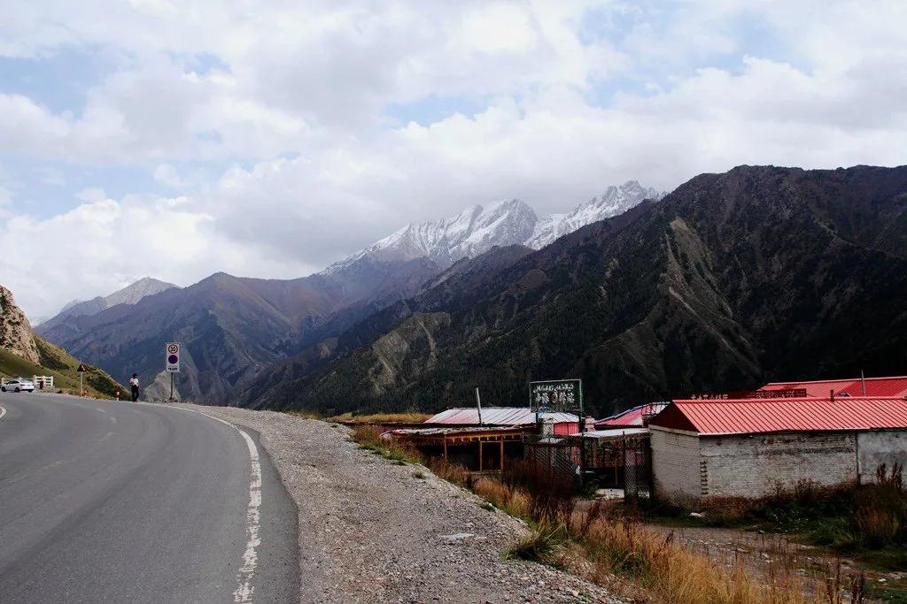 【独库公路 大小龙池】20241115

大小龙池，位于距离库车约120公里的天