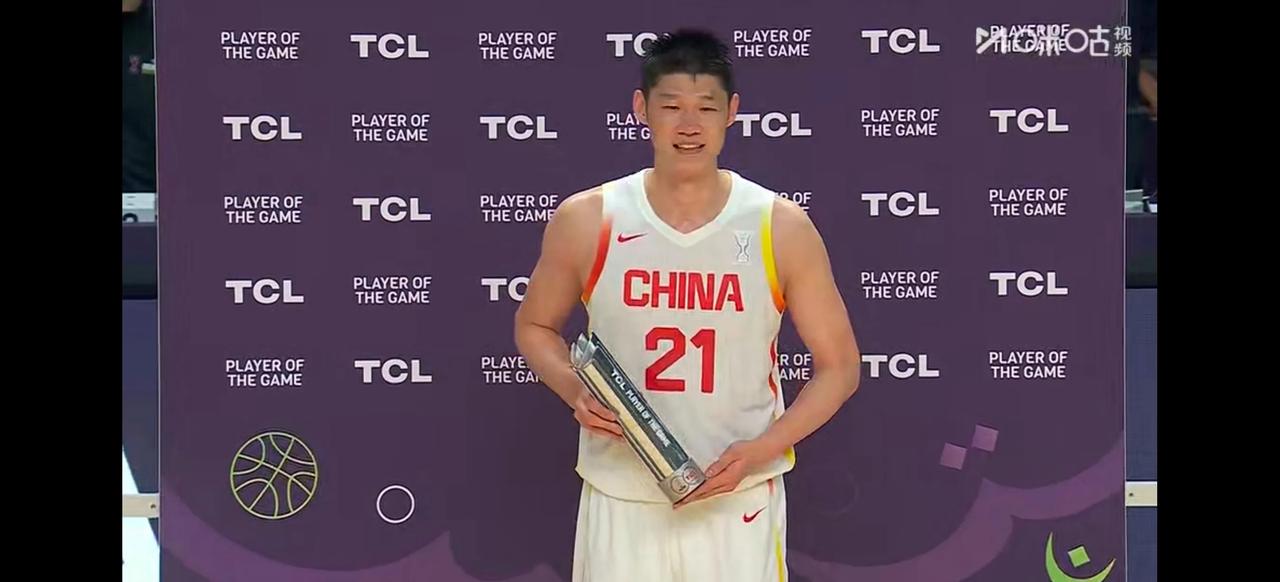 中国男篮以79：71战胜韩国男篮，打进了四强。
最大的功臣当然是胡金秋，得到了2