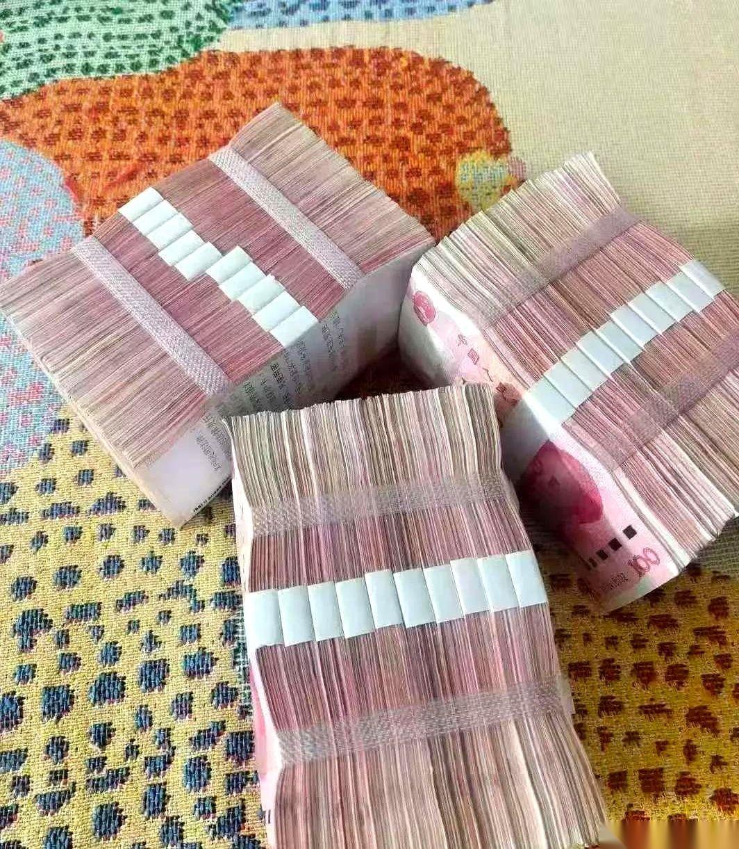 盯着手机银行里那30万的余额，我忽然觉得有点悲哀。
就为了这几个零，我这几年活得