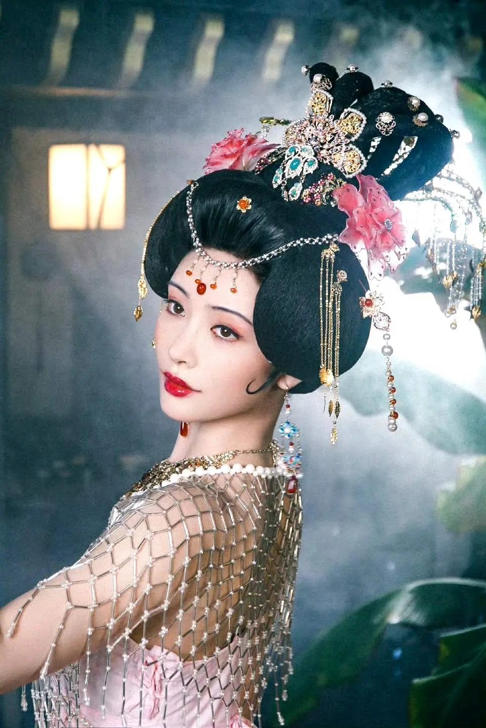 许佳琪这个造型好像还不如80年代电视剧精致 ​​​
