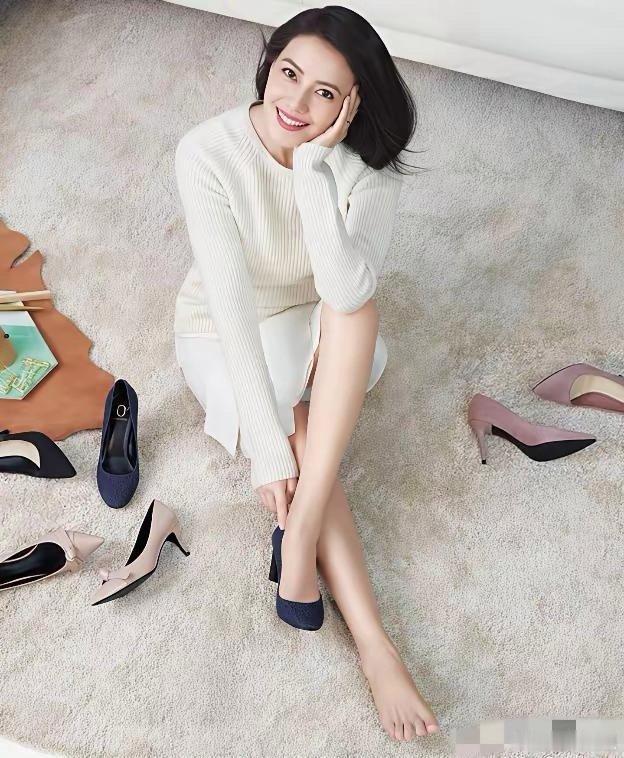 高圆圆也太美了，温柔大气，一眼就心动 