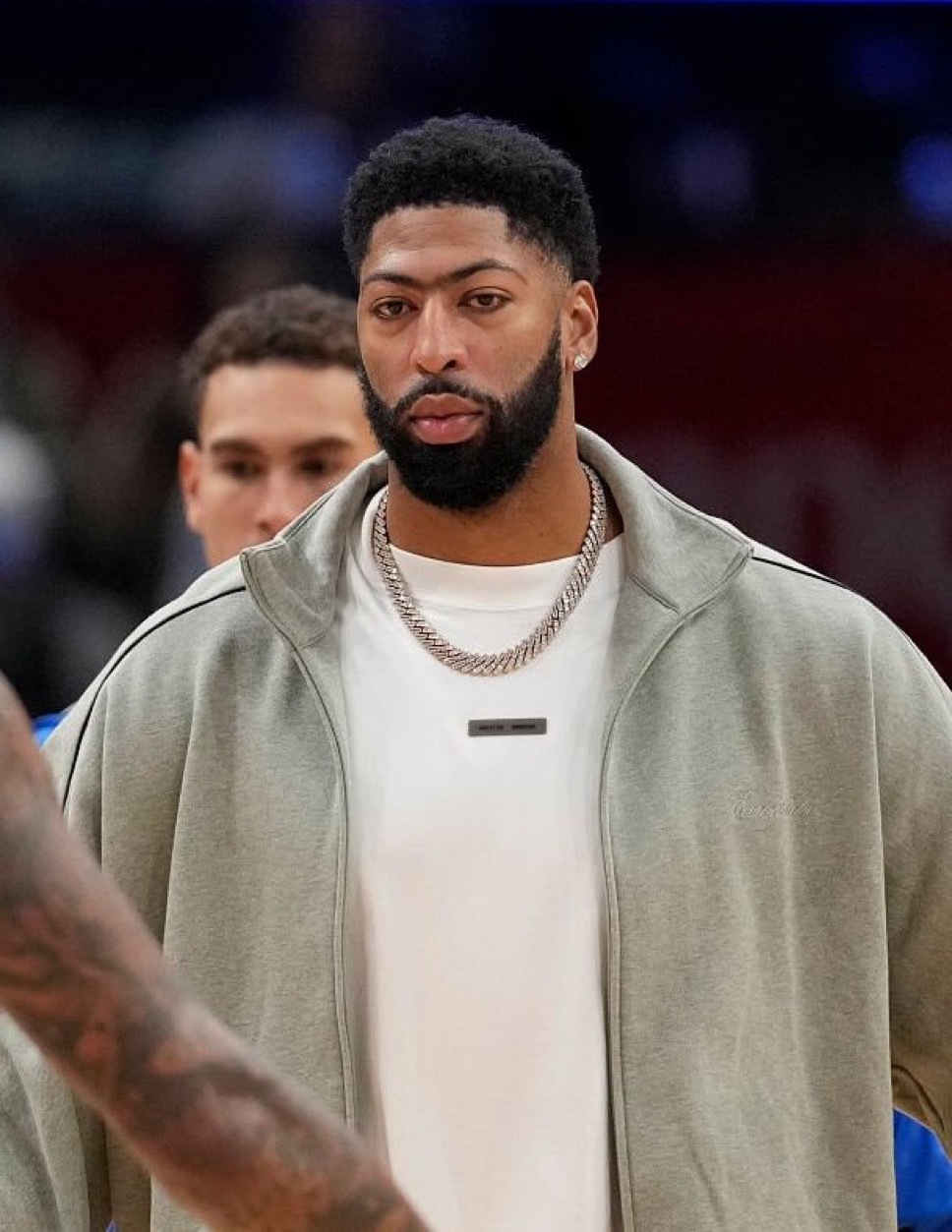 ESPN：据联盟消息人士透露，达拉斯独行侠预计会评估安东尼·戴维斯的交易市场。 