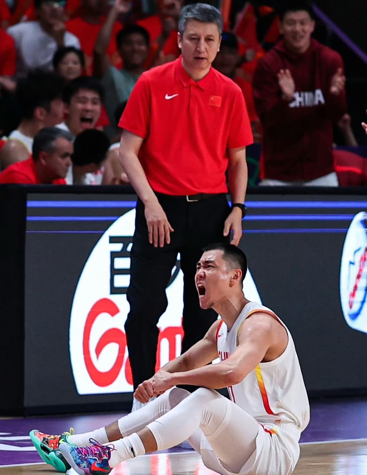 中国男篮进行人员调整：高诗岩，冯傲离队。胡明轩加入集训。高诗岩冯傲离开中国男篮集