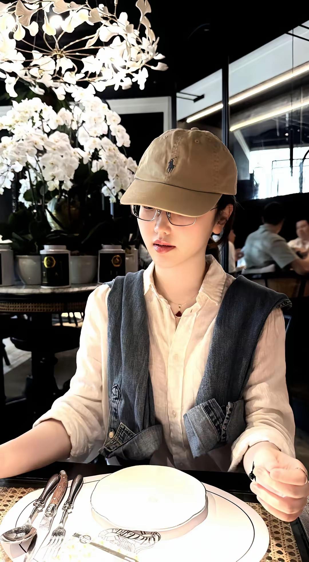 活泼 知性美你觉得怎么样穿搭才更有气质呢？ 记录生活，随手拍张照