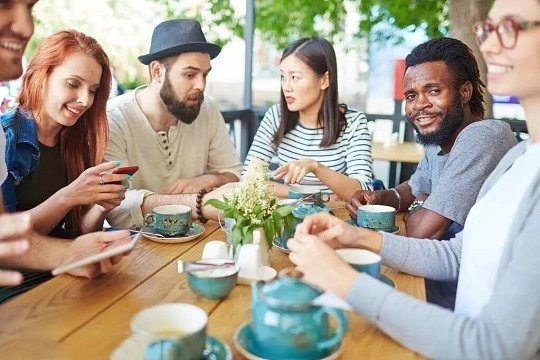 人和人拉开差距的分水岭是机遇很多时候人与人之间的差距，从来不止努力和学历。有的人