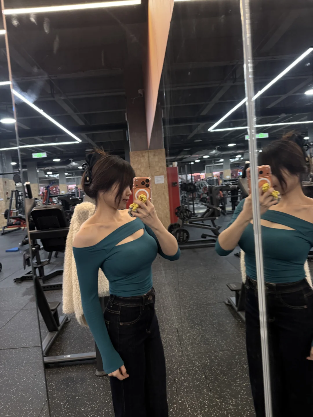 不管呐 我的肩好看