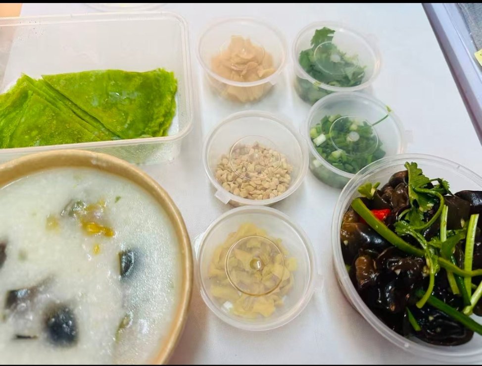 努力，是为了被人敬畏。当自身足够强大，便有了随时抽身离去的底气与勇气，午餐时间记