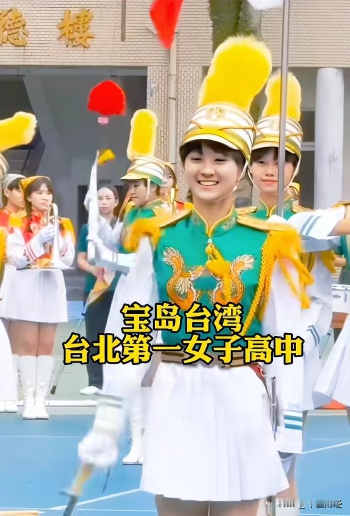 笑容灿烂，脸上有光！

关键是很少有人近视，可谓是传统文化，军事训练与团队合作的