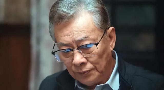 王诗槐离婚后独自照顾智力障碍的儿子，一扛就是12年，其中的苦只有他自己知道。后来