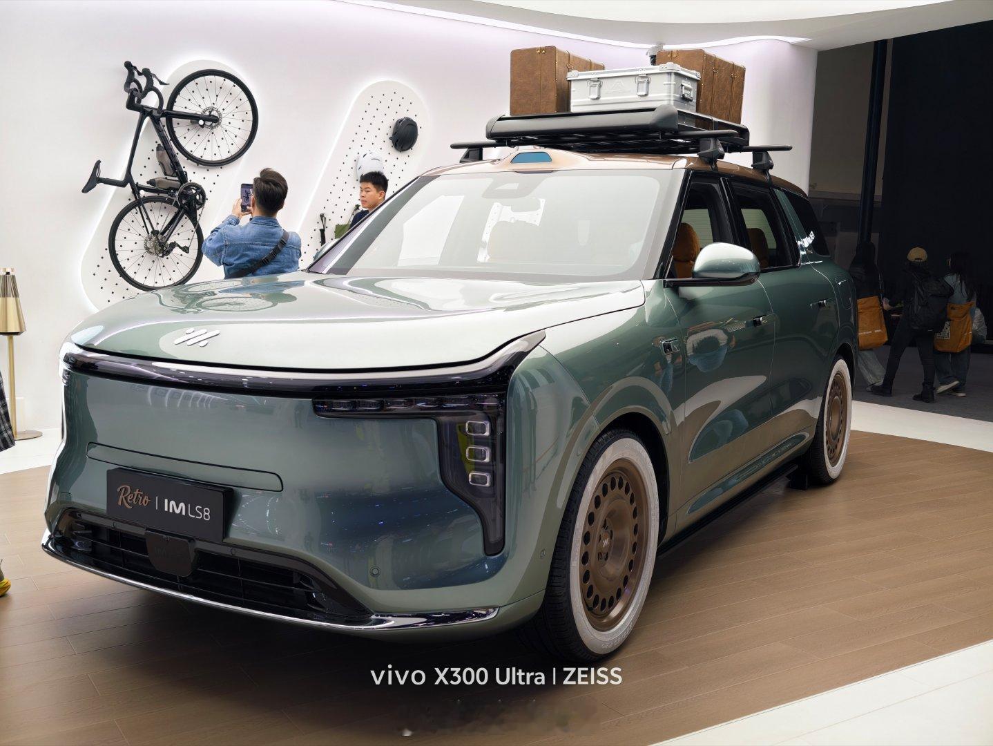 25万这个价位，以前的做法是"给你选项"。智己LS8在北京车展给出的答案是"全都