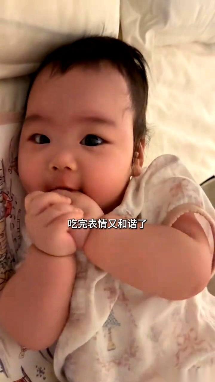 凌晨两点二十分。黑暗中，一阵啼哭准时撕破了卧室的安静。老母亲像装了雷达一样弹射坐