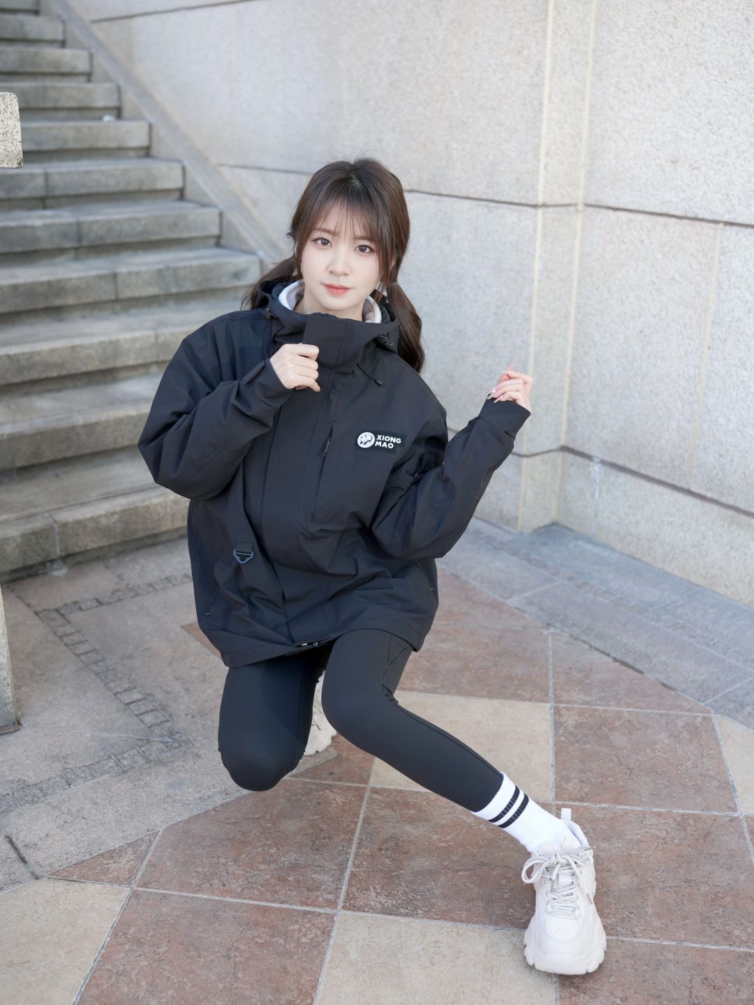 女生穿冲锋衣也太酷了