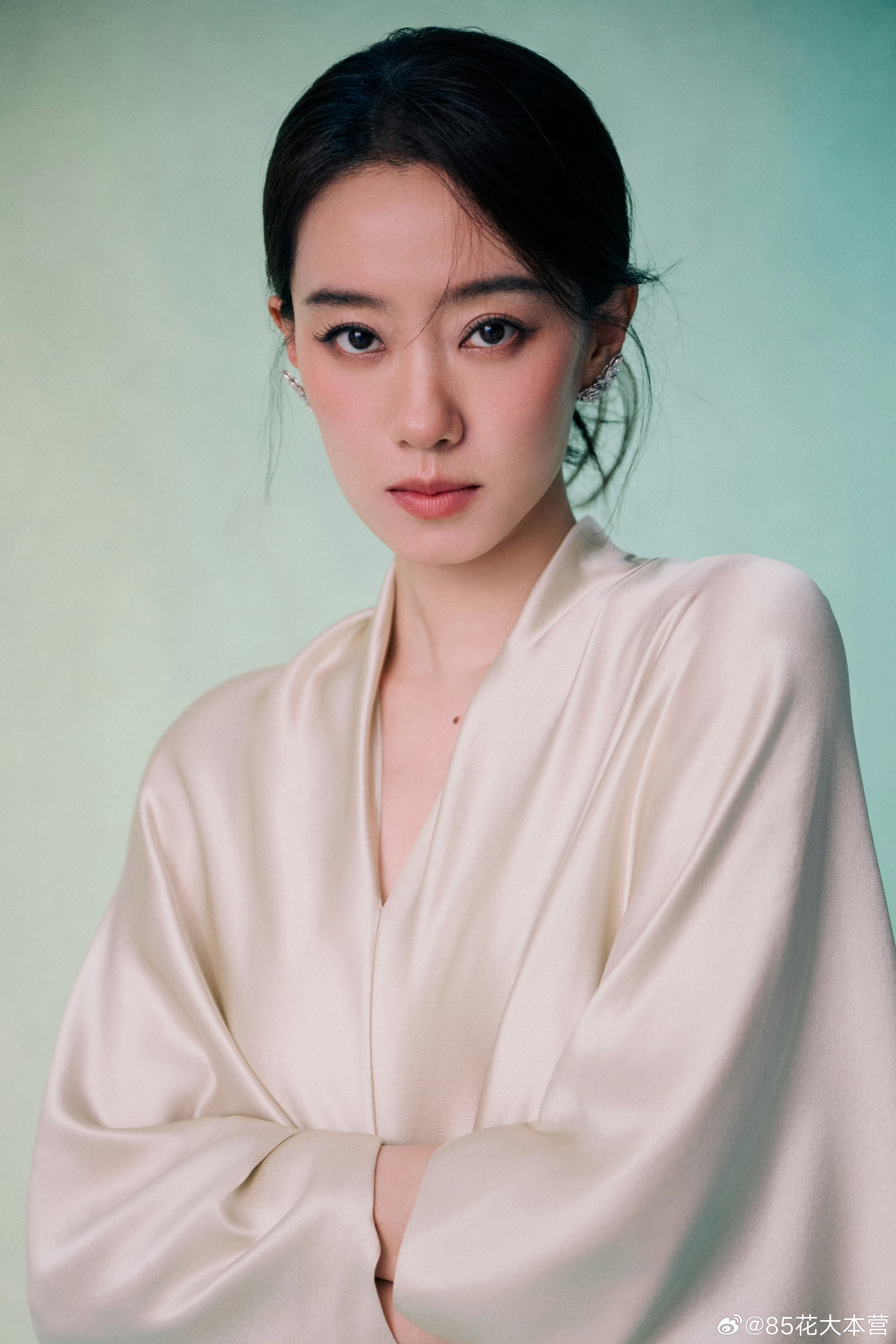 VOGUE盛典，张小斐女士的第三套造型～这独一无二的有内容的气质，就是她能杀出来