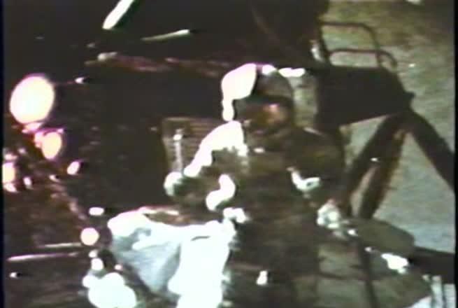 美国用 B-2 是不是有点小题大做啊？
换别的轰炸机是不是也能完成任务呢？
--