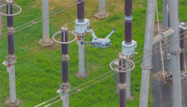 【全国首例！电力“无人机虚拟驾驶舱”在武汉投用 远程巡检变电站】据媒体报道，全国