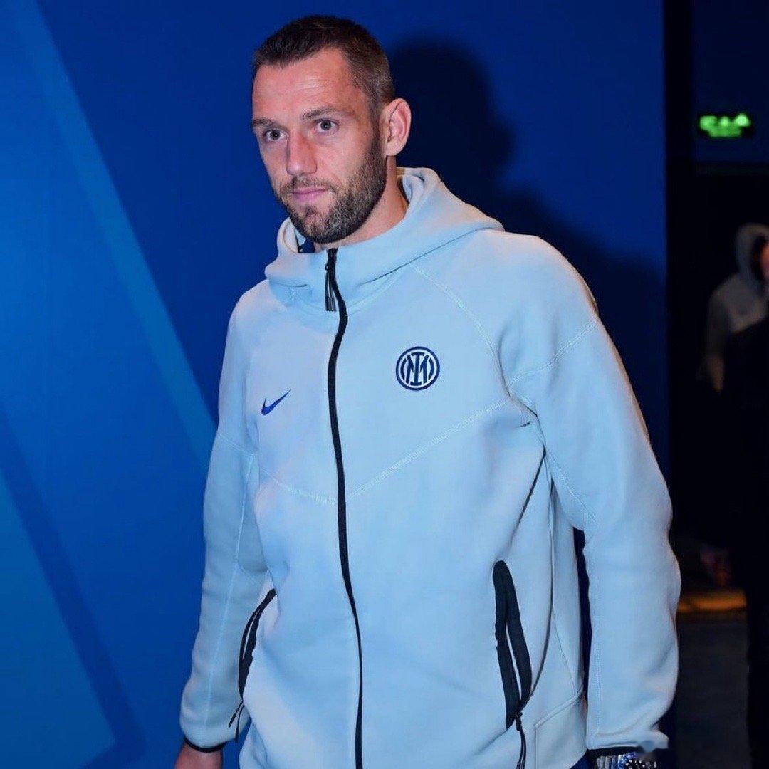 国新网：国米高层并不认为他们应该在1月份放走德弗里 俱乐部对他的表现和敬业精神感