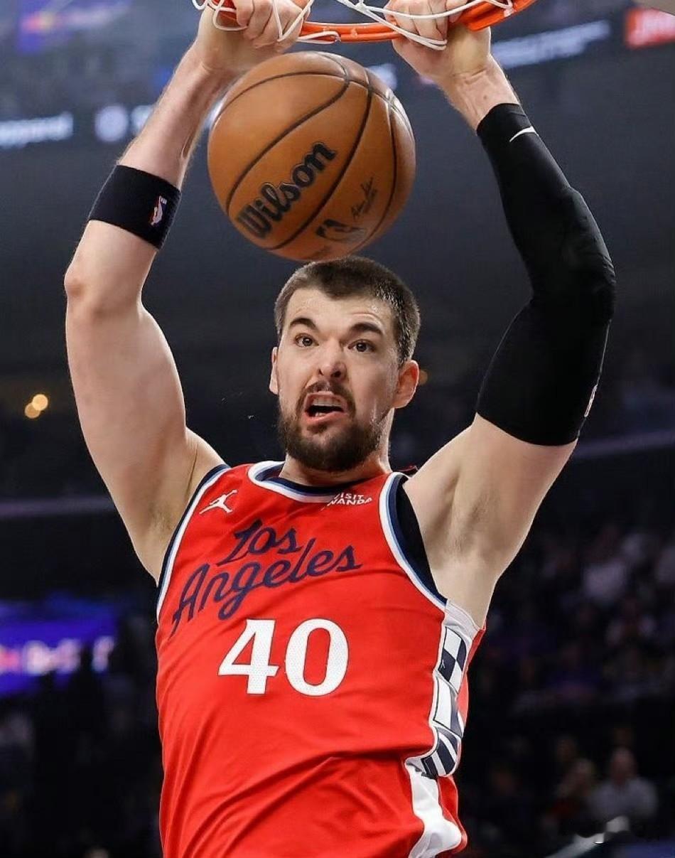 阿祖也走了！小琼斯谈祖巴茨被交易：

“又一个好兄弟离开。”

“不久前我们还在