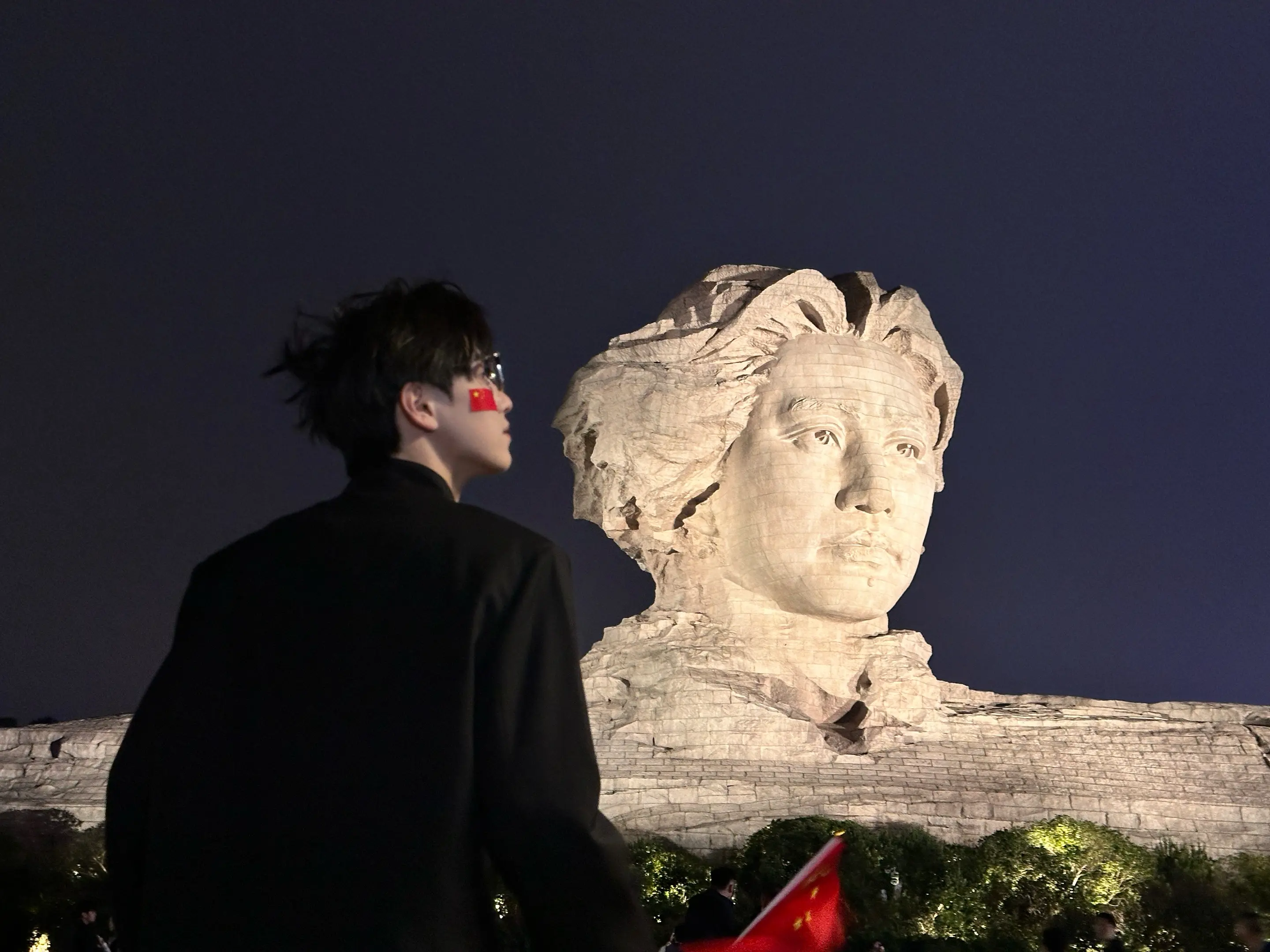“每当我找不到存在的意义 每当我迷失在黑夜里”