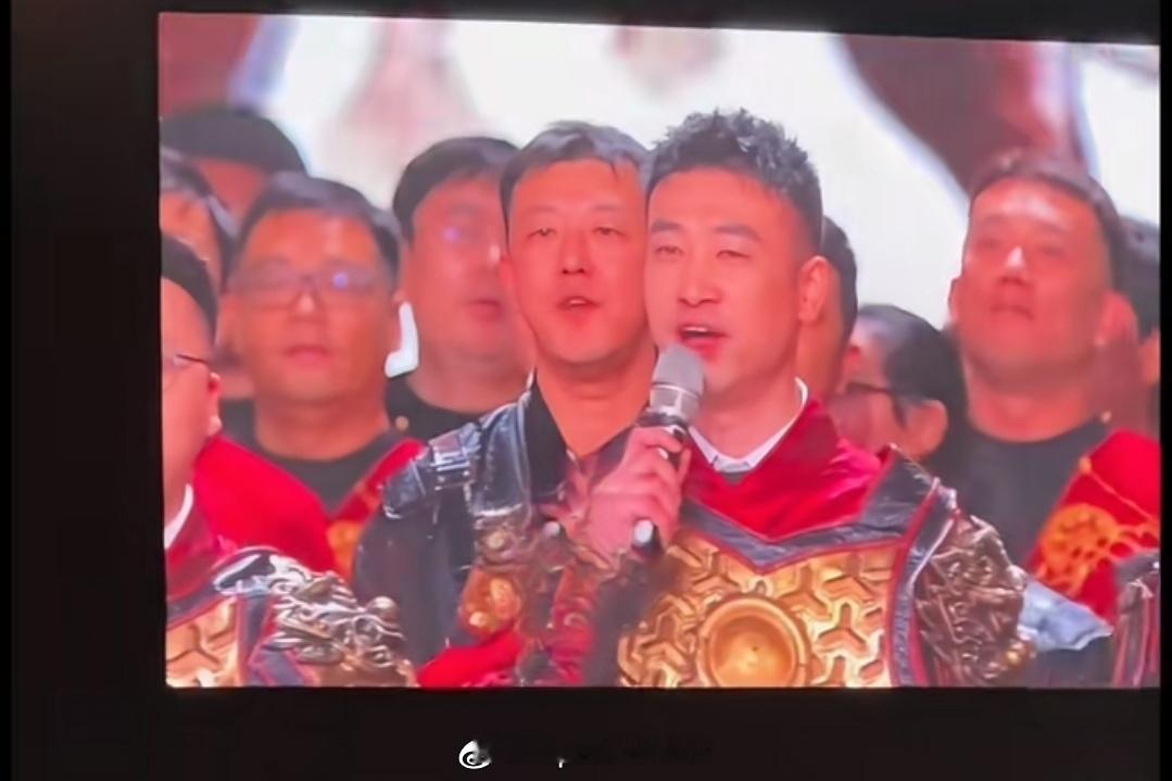 乘风2026还有半个月才要直播。人也还没完全定完，有的合同也没走完。既然直播，到