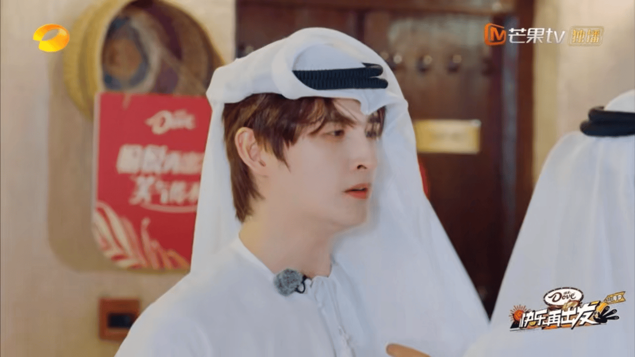 张远在迪拜对上春晚梗了 谁又能想到现在找人也是需要对上春晚梗了。张远在迪拜的街头