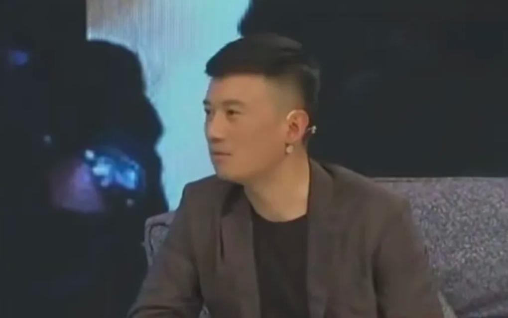 谁能想到，如今在荧幕上大放异彩的于和伟，当年差点连一个小配角都演不上。

202