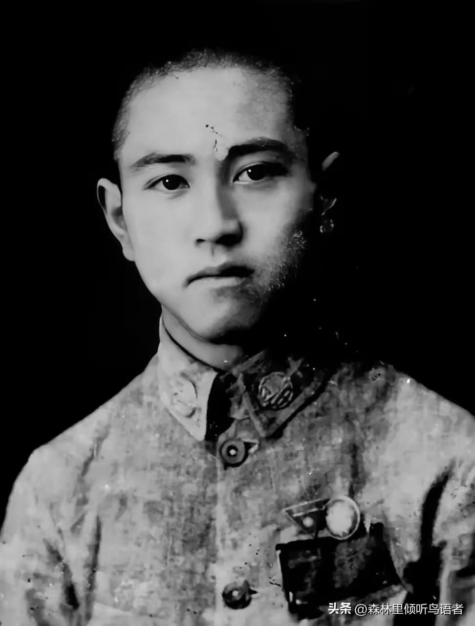 1948年，潜伏在重庆的地下党员刘国志不幸被捕。远在香港、任职银行经理的五哥刘国