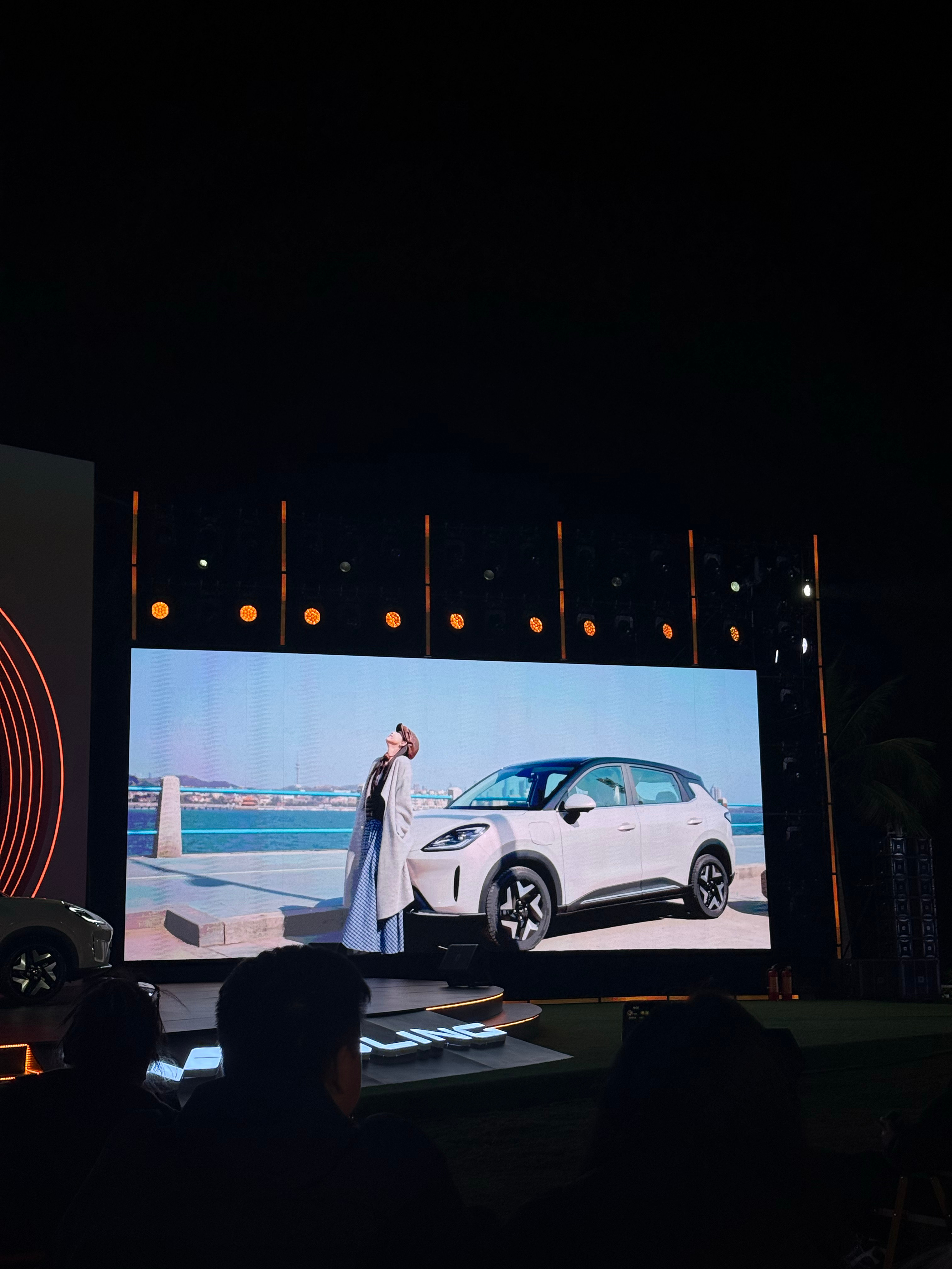 缤果S旗舰款上市，525公里续航的版本卷儿姐先体验到了今天化身女明星的助理+粉丝