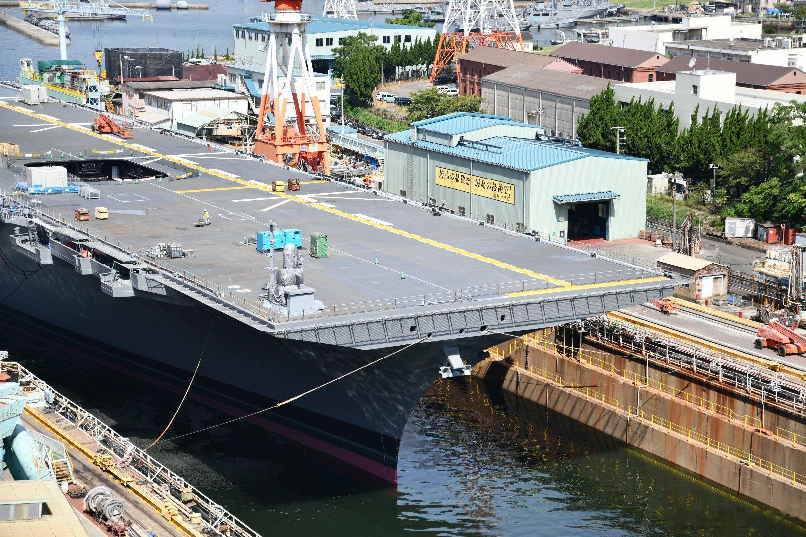 加贺大甲板特写#武器装备[超话]##海军[超话]# ​​​