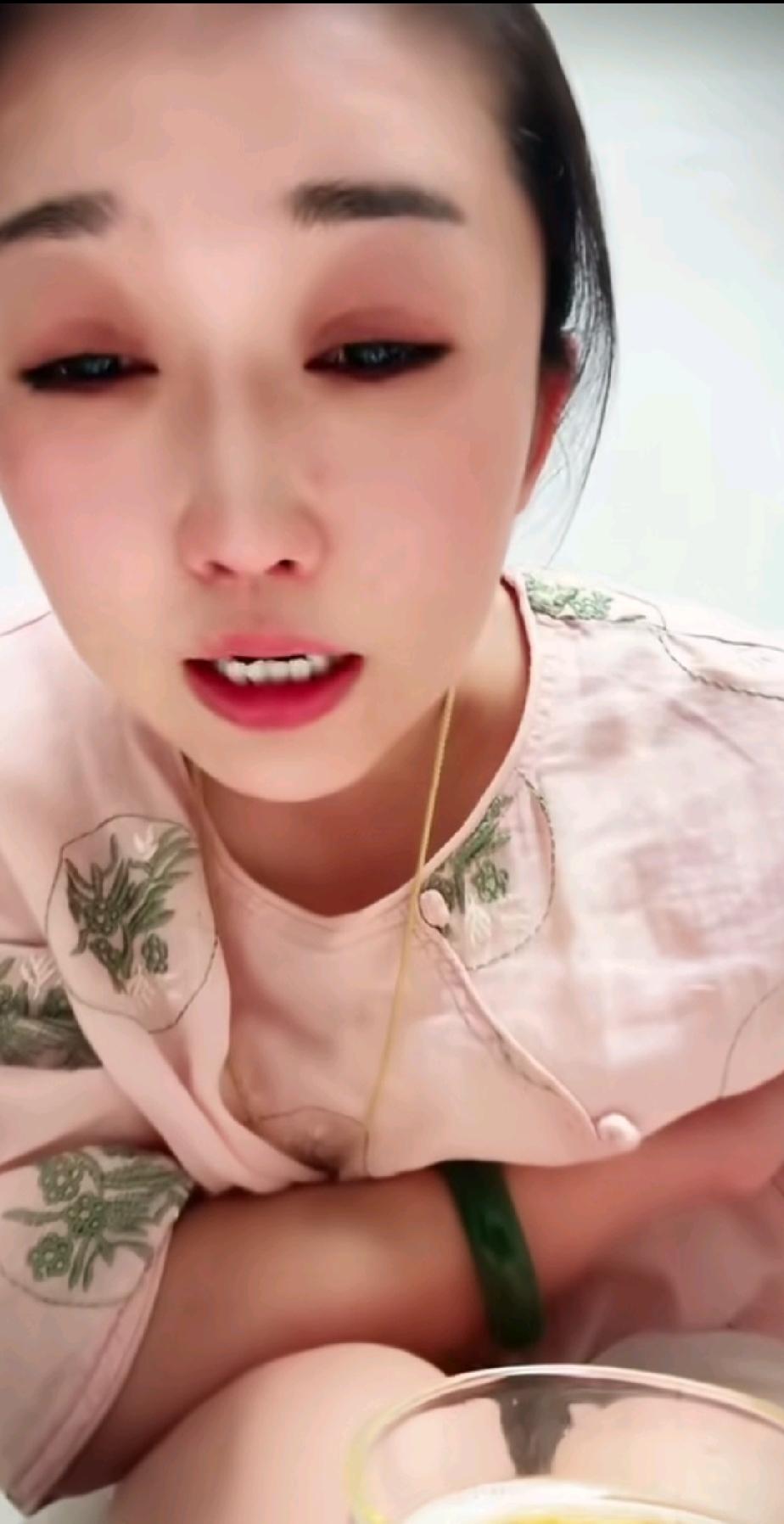 在别人眼里是故事，在自己身上就是事故，晓燕边喝酒边哭诉，还倔强的说“不信咱就看看