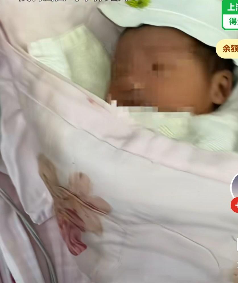 一90后公厕产子后狠心遗弃，
她把孩子放在寒冬公厕，
自己躲在宾馆被抓。
原来是