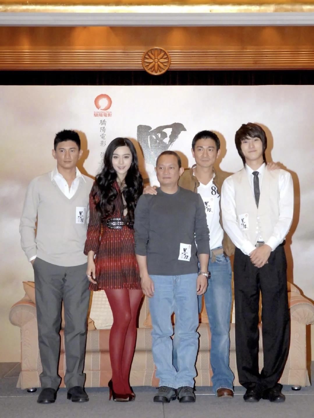 36岁时的吴奇隆，这状态真的太好了，哈哈。

2006年，在香港媒体发布会上，刘