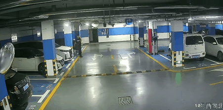 事发滨州一地库，3人不停“溜达”

在地下车库不停的“溜达”？实则是盗窃他人汽车