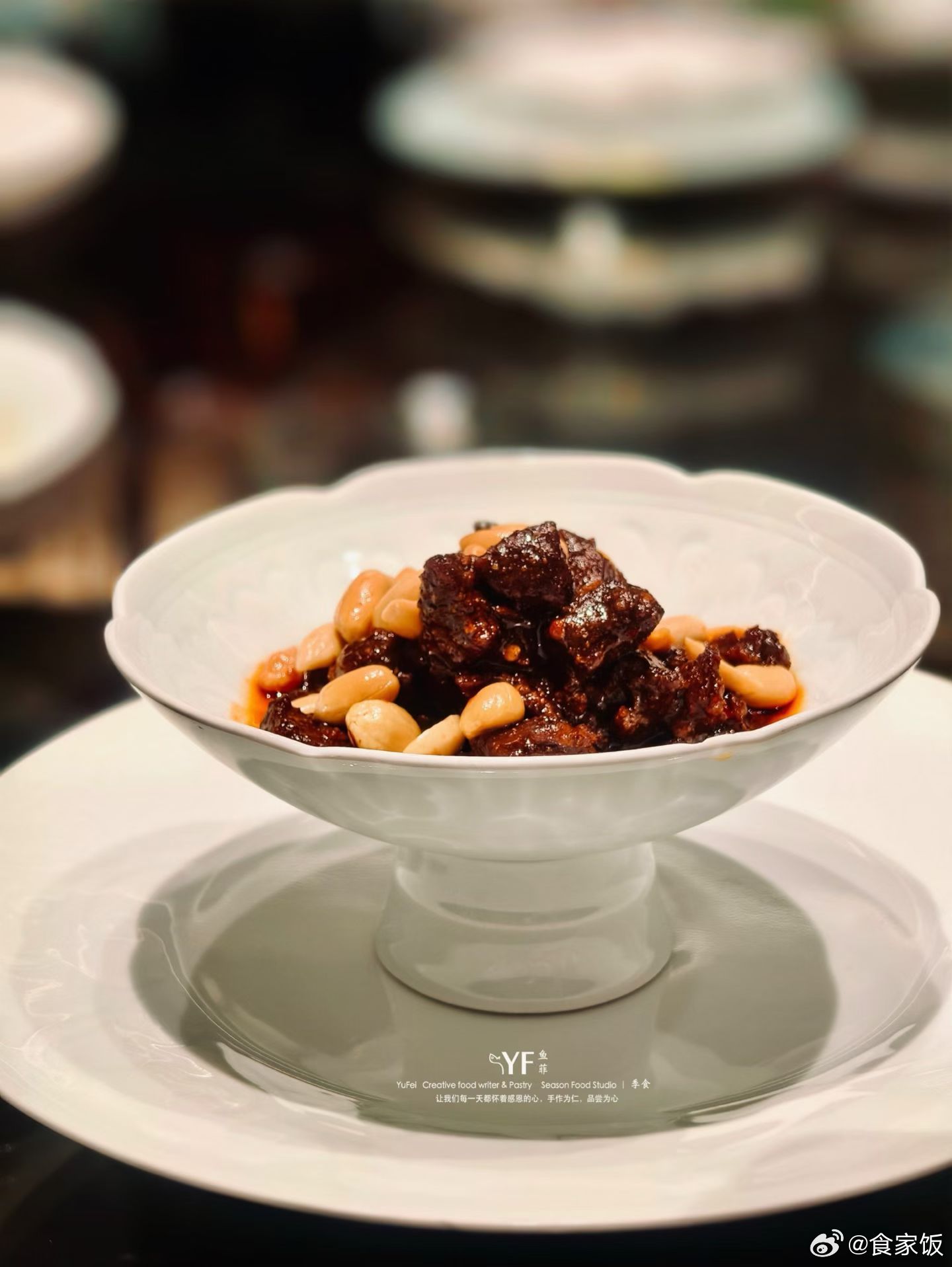 梅龙镇常在店内卧龙园做小型展览。这次是雕塑家杨冬白先生“从前有座山”雕塑作品展。