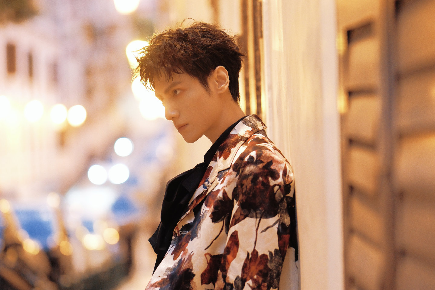  罗云熙油画风印花西装罗云熙这是谁家贵公子 罗云熙杀疯了！油画风印花西装穿出贵族