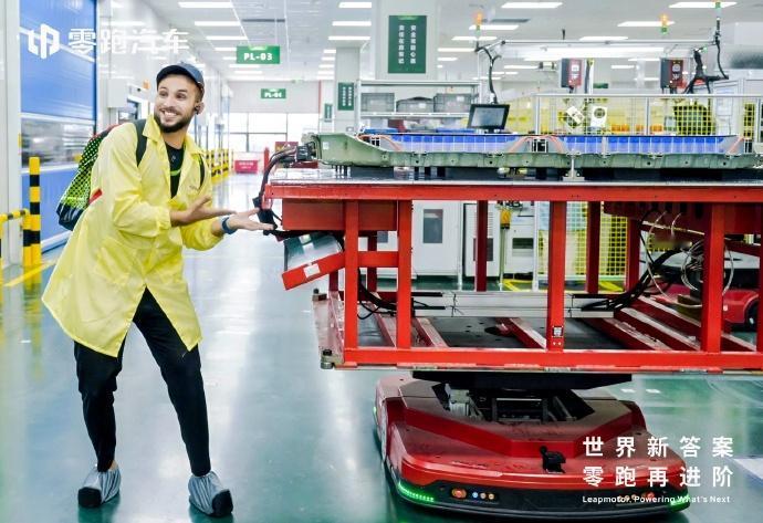 零跑Lafa5出海靠硬实力：全域自研！外媒试驾后直呼内行！
欧洲记者试驾完零跑L