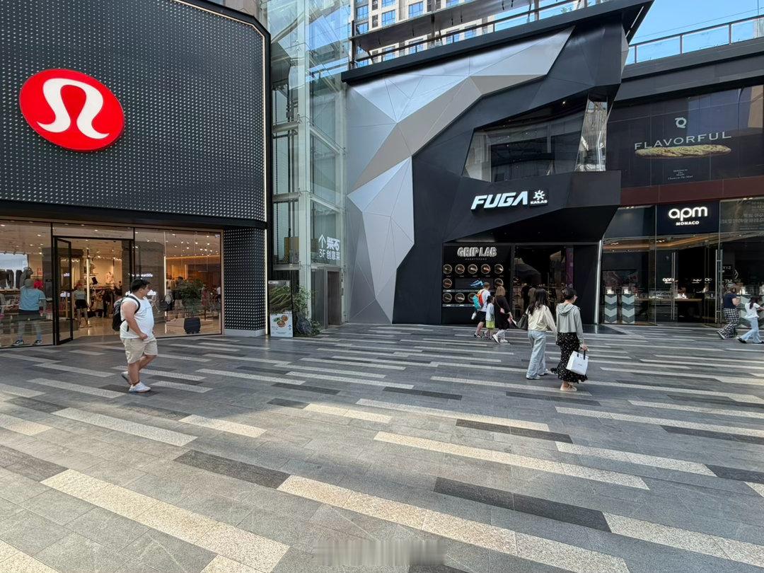 双层KAILAS FUGA跑山空间店盛大启幕，这也是品牌在西安首个外立面形象店铺