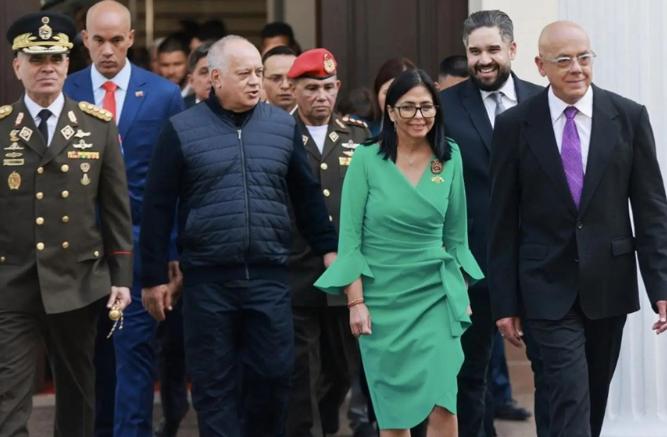 委内瑞拉的这位代总统，基本上可以确定，是委内瑞拉的罪人。先不说马杜罗的绑架，到底