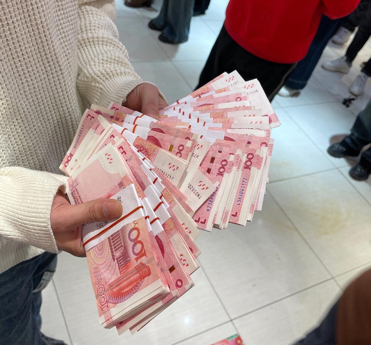 六代人花钱观排行榜：从“拼命存”到“大胆花”，差距太真实。
 
第1名：00后｜