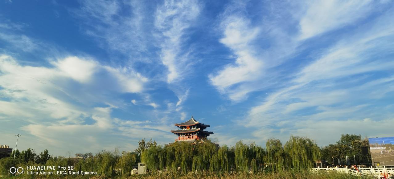 我初中的数学老师去世了，得知消息比较晚，没能前去吊唁，只好给他的儿子发个微信以示