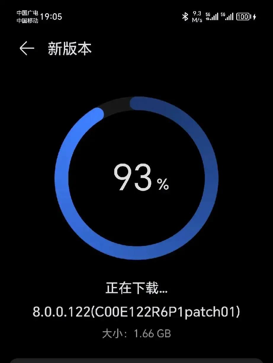 荣耀90 GT的8.0.0.122版本更新后，流畅度和颜值依旧出色。虽耗电情况需