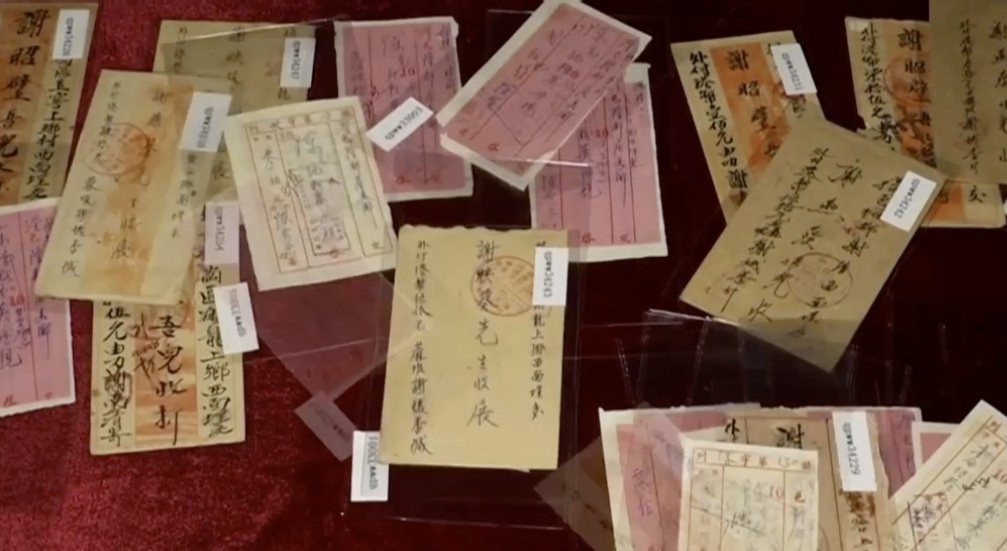 一封封侨批情系家国一纸侨批，有书信与钱款，有坚守的情义，有爱国的赤子之心。让我们