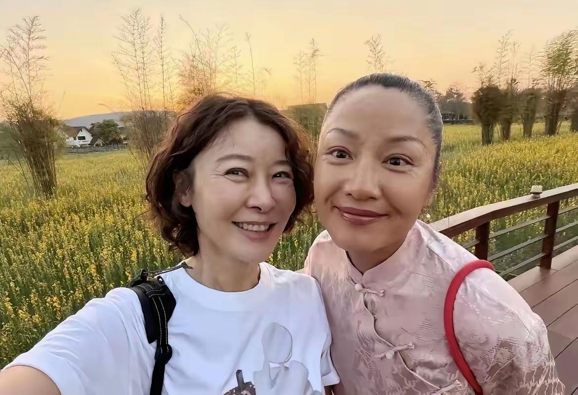 虽然瞿颖很自信，但却掩盖不了柯蓝比她更美的事实！亏她还是超模呢，除了个子比柯蓝高