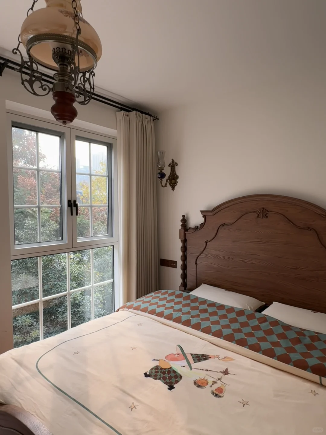 我的卧室空无一物，但拥有一片森林！