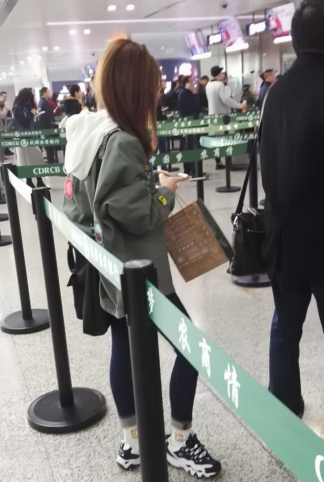我对你而言 还是不够重要吗 还是不足以在你的心里留下我的痕迹吗 还是你的世界根本
