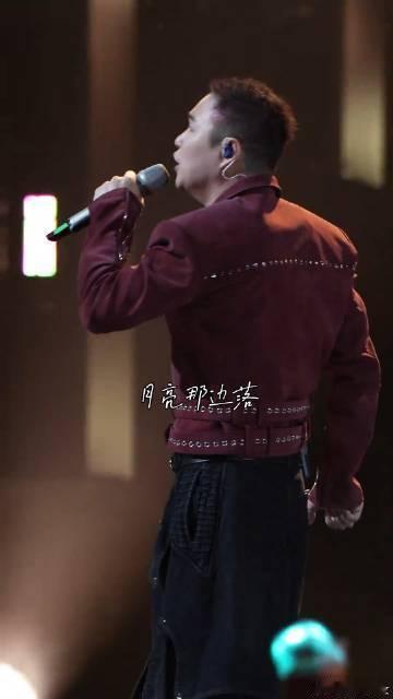 孙楠小沈阳对飙高音披荆斩棘直播期待后续节目可以多挖掘小沈阳的歌唱潜力，这场和孙楠